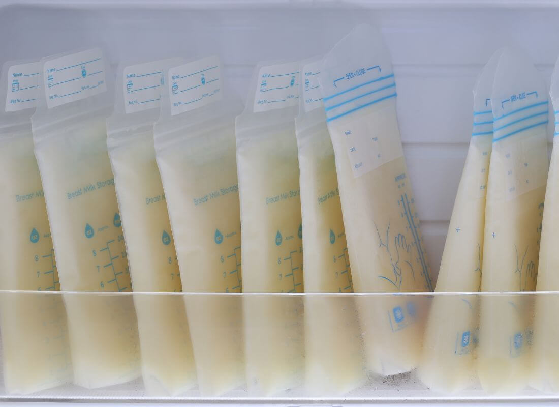 How to thaw frozen breast milk the safe way?